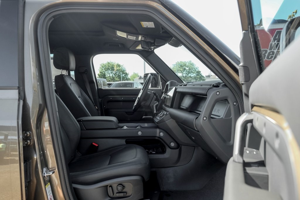 2025 Land Rover Defender 110 X-Dynamic SE photo 20