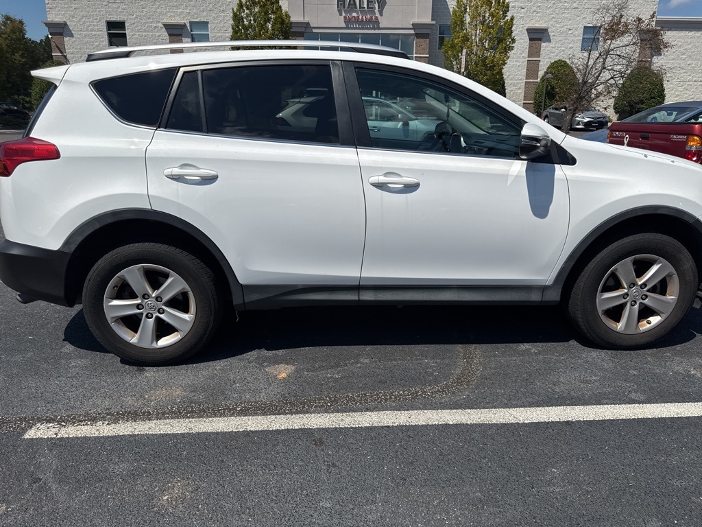2013 Toyota RAV4 XLE photo 2