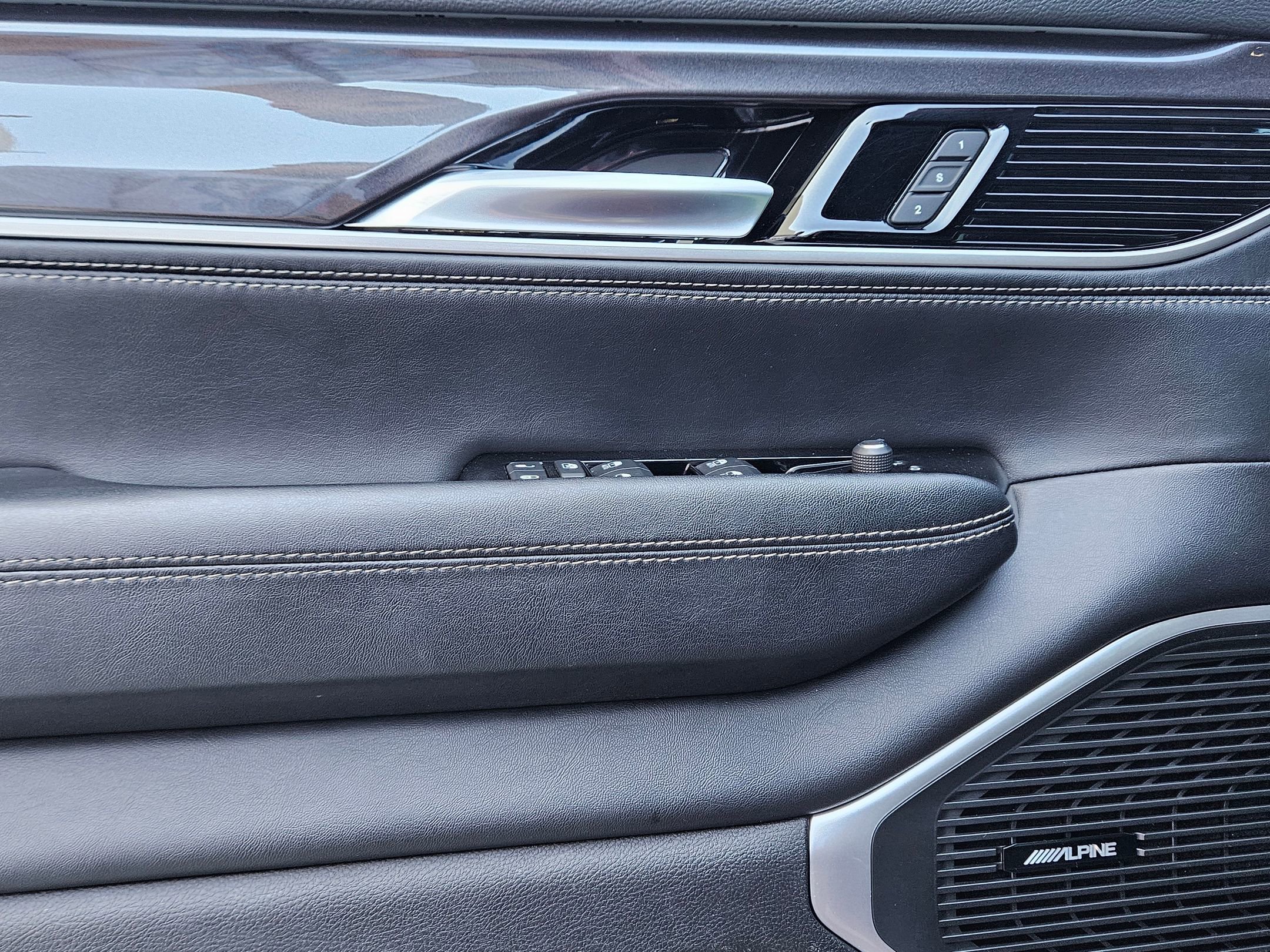 2023 Jeep Wagoneer Base photo 17