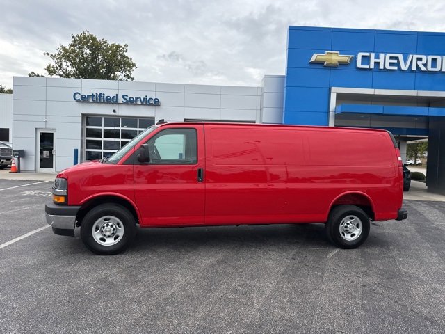 2025 Chevrolet Express Cargo 3500 photo 4
