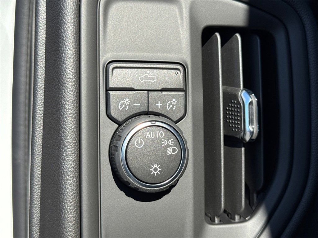 2026 Chevrolet Silverado 1500 Custom photo 16