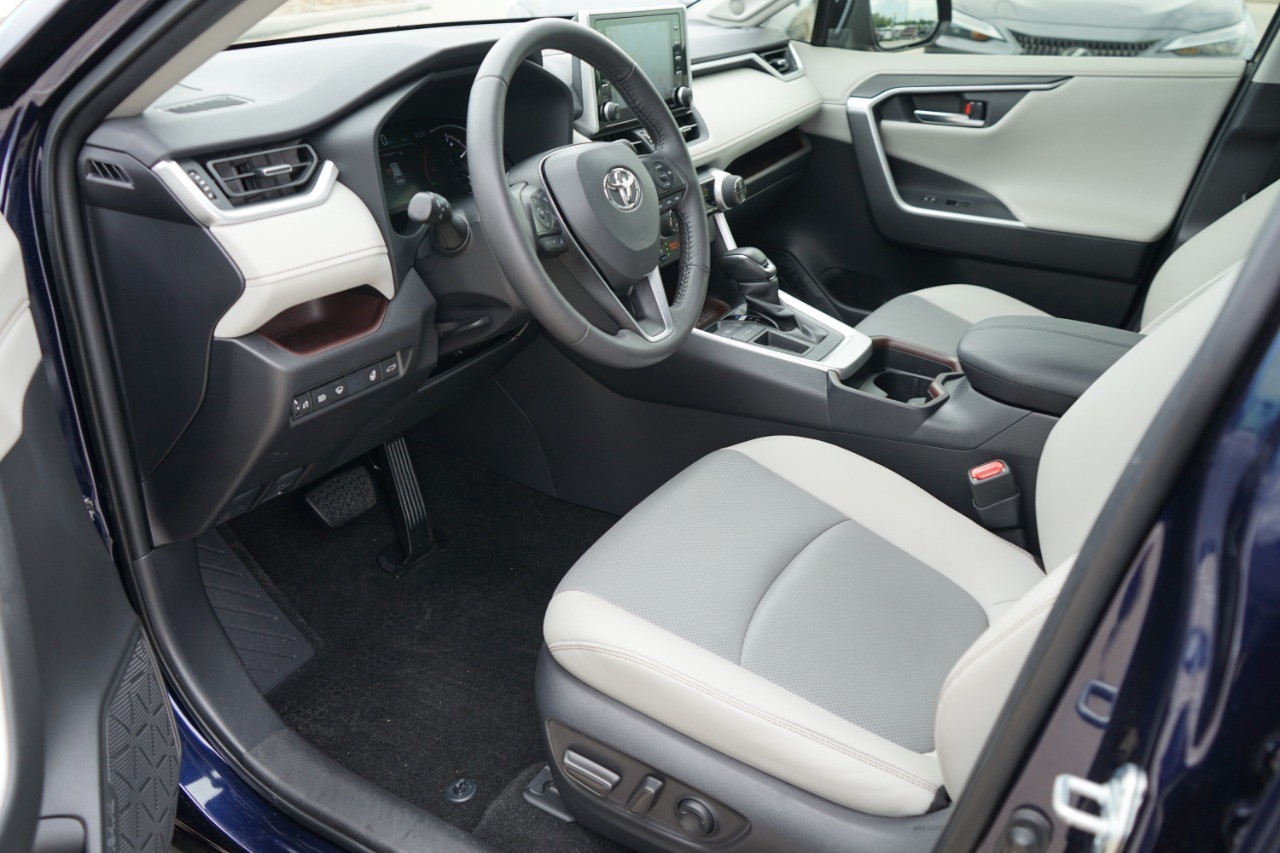 2021 Toyota RAV4 Limited photo 9