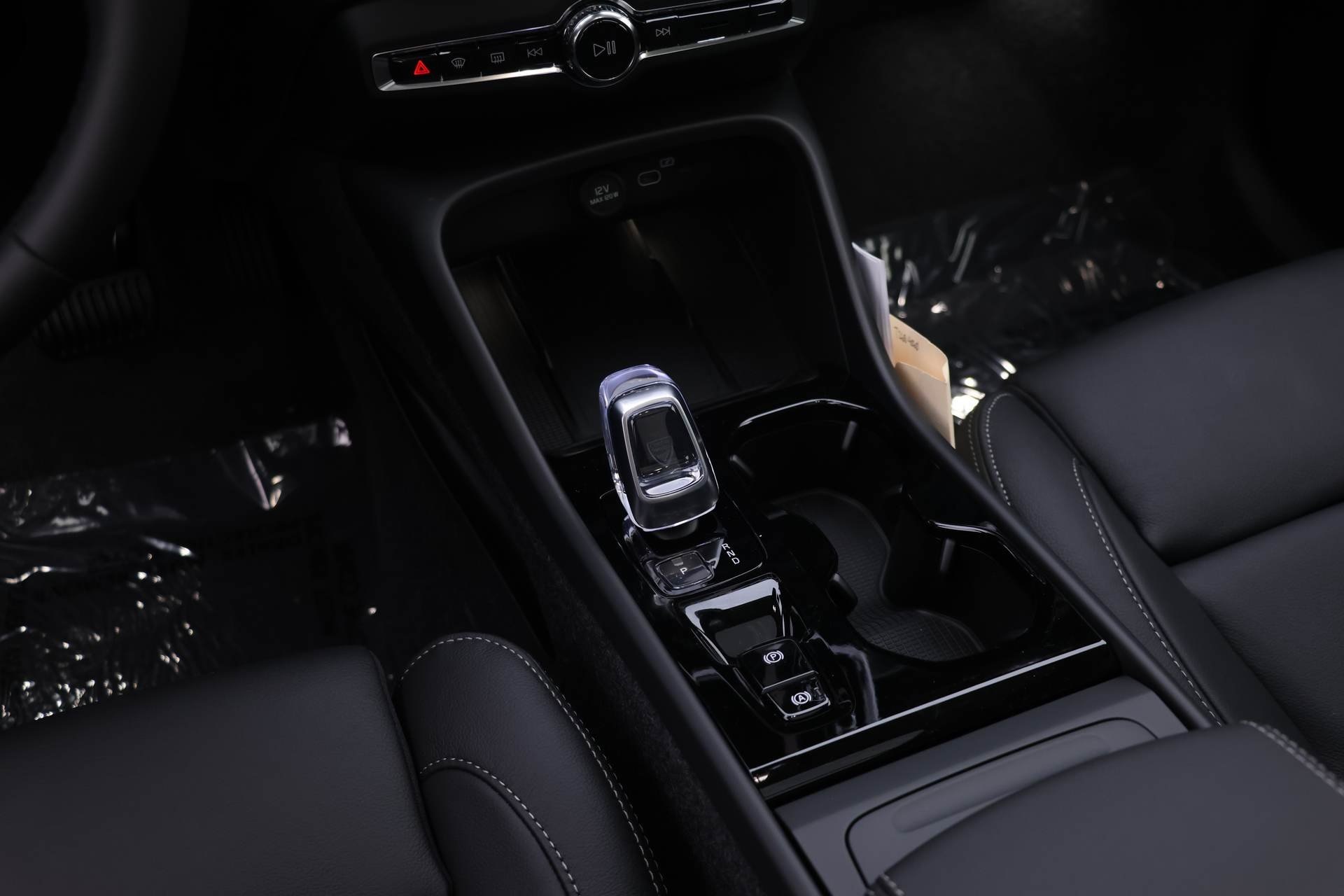 2026 Volvo XC40 Plus photo 13