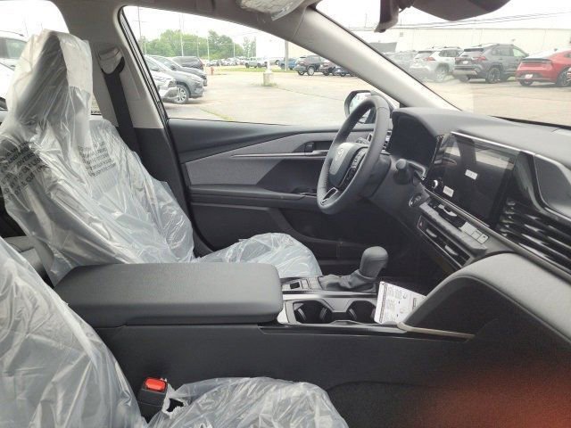 2025 Toyota Camry LE photo 9