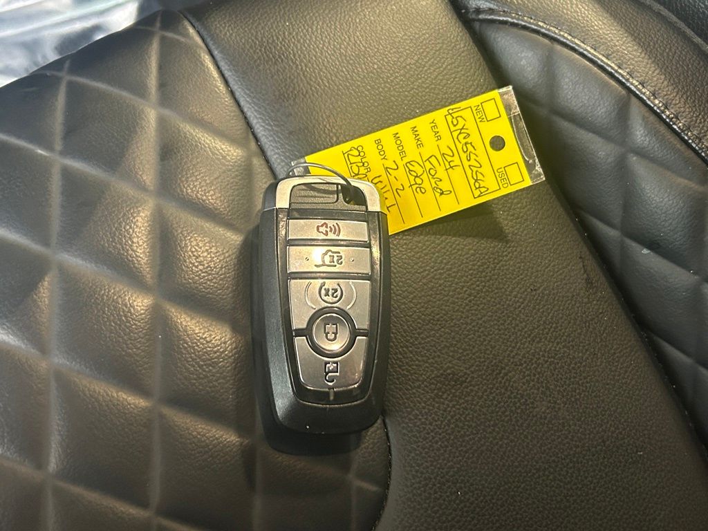 2024 Ford Edge Titanium photo 35