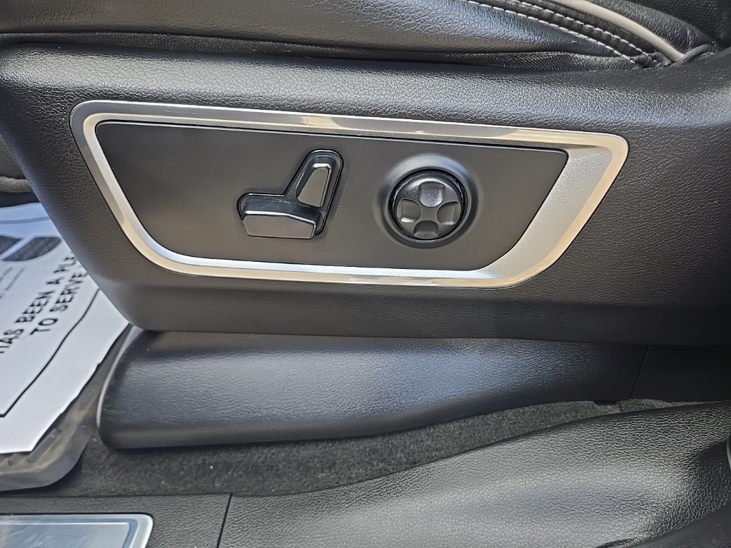 2019 Ram 1500 Laramie photo 9