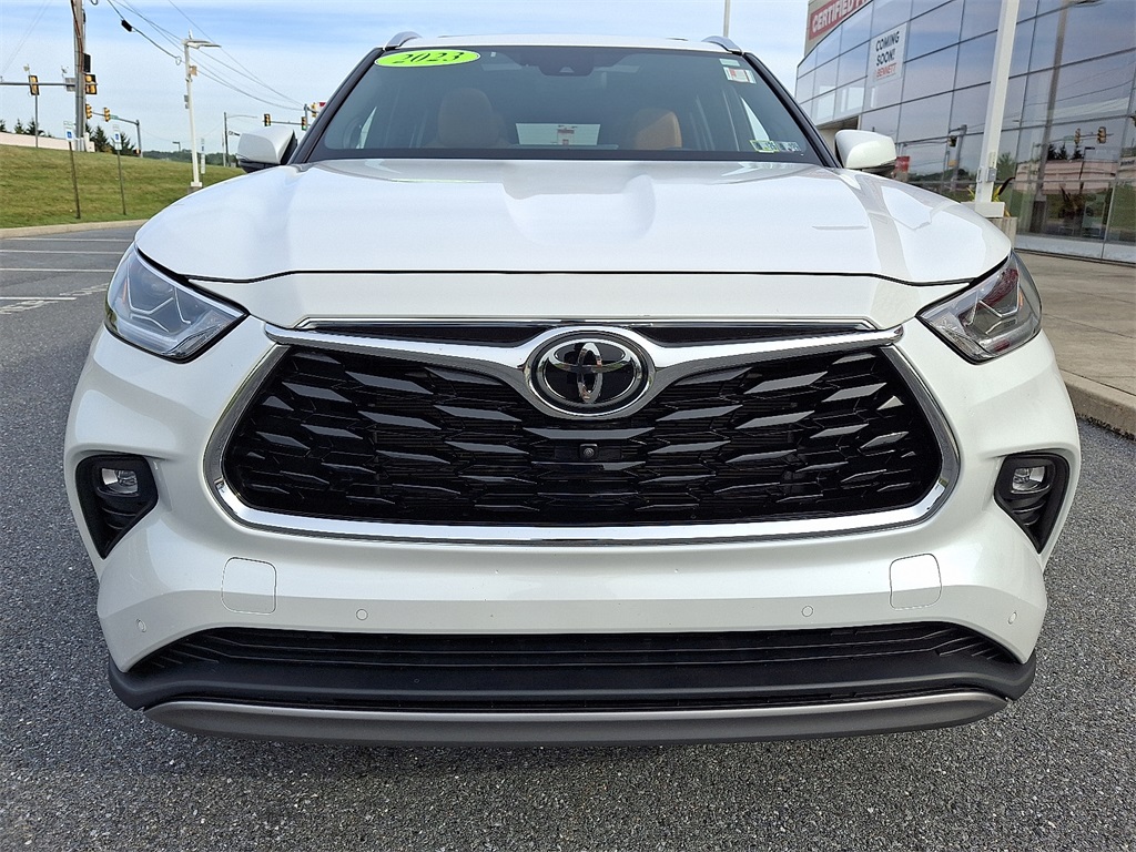 2023 Toyota Highlander Platinum photo 2