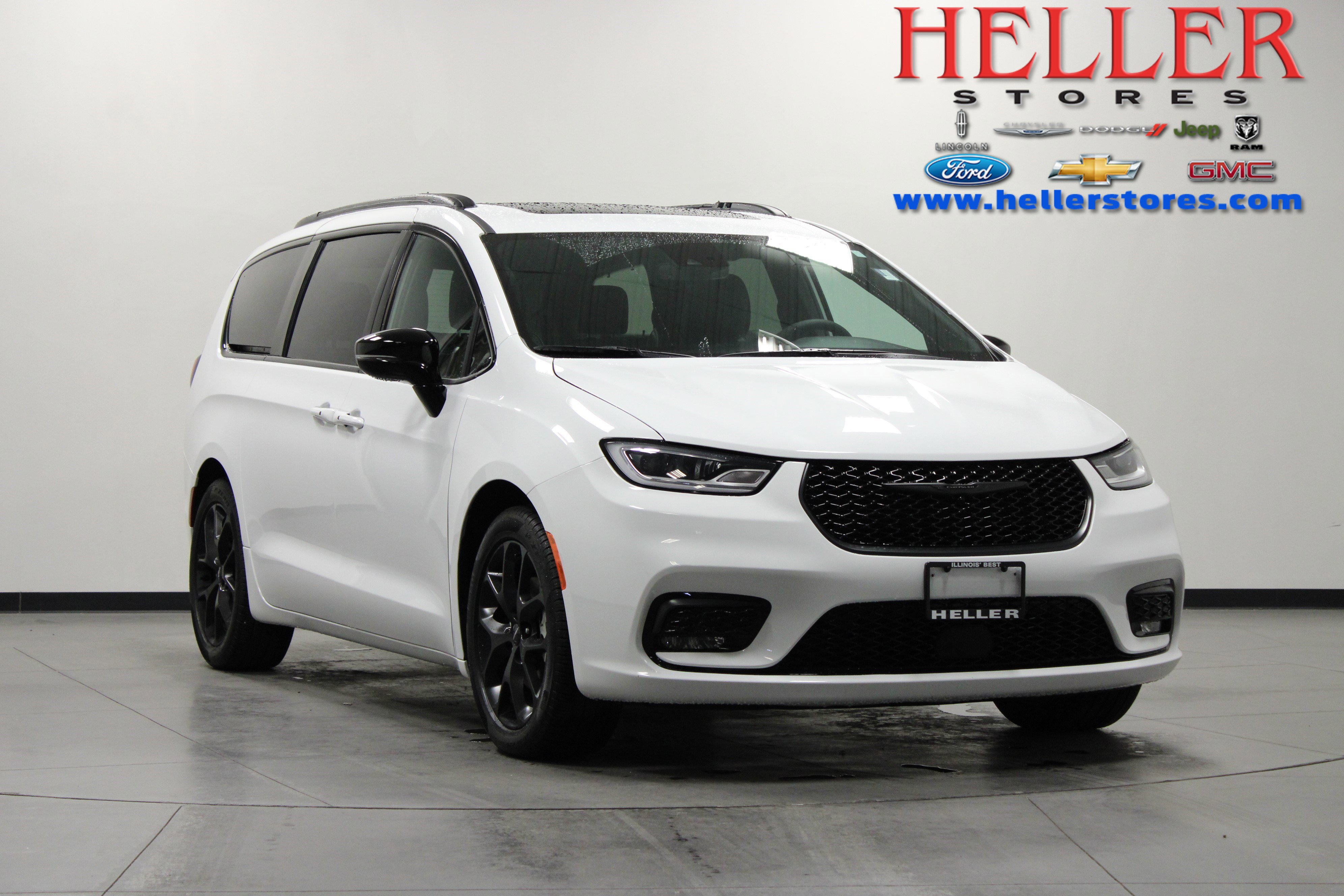 2025 Chrysler Pacifica Limited's photo