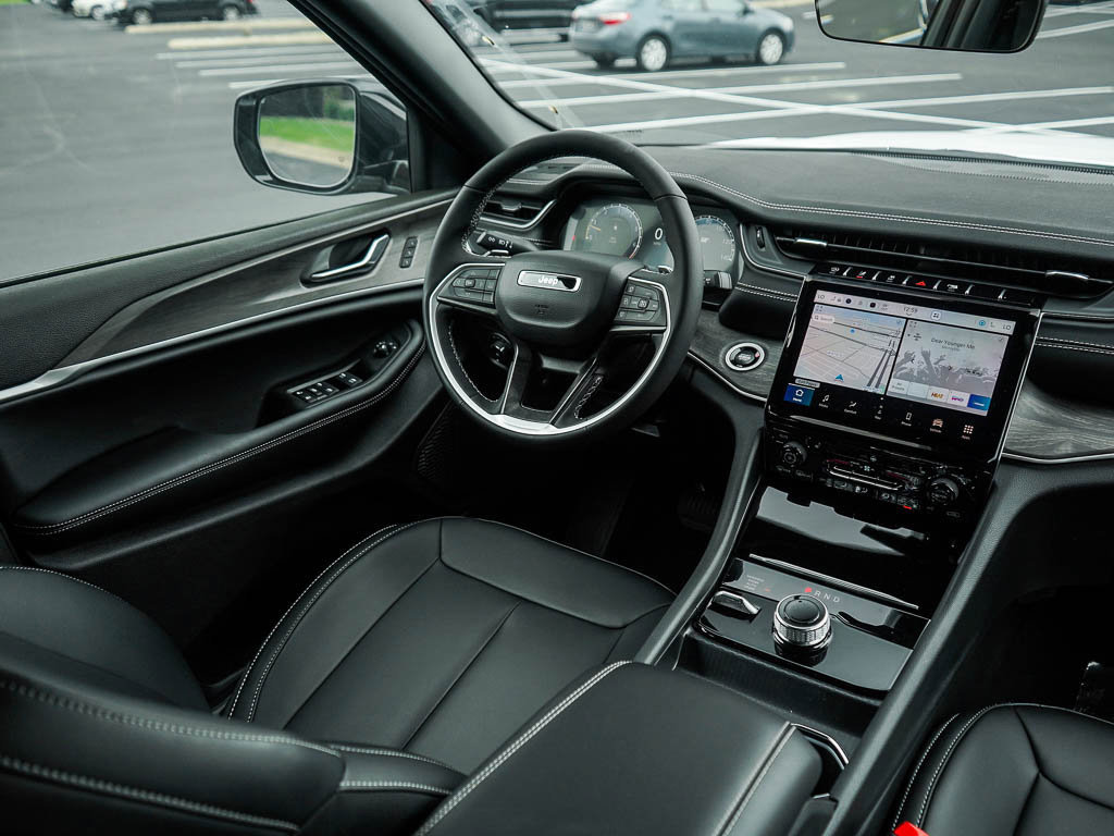 2025 Jeep Grand Cherokee Limited photo 15
