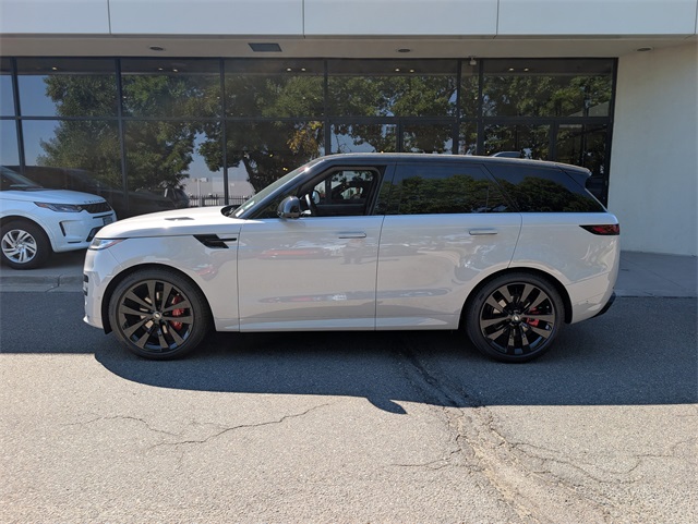 2025 Land Rover Range Rover Sport SE photo 3