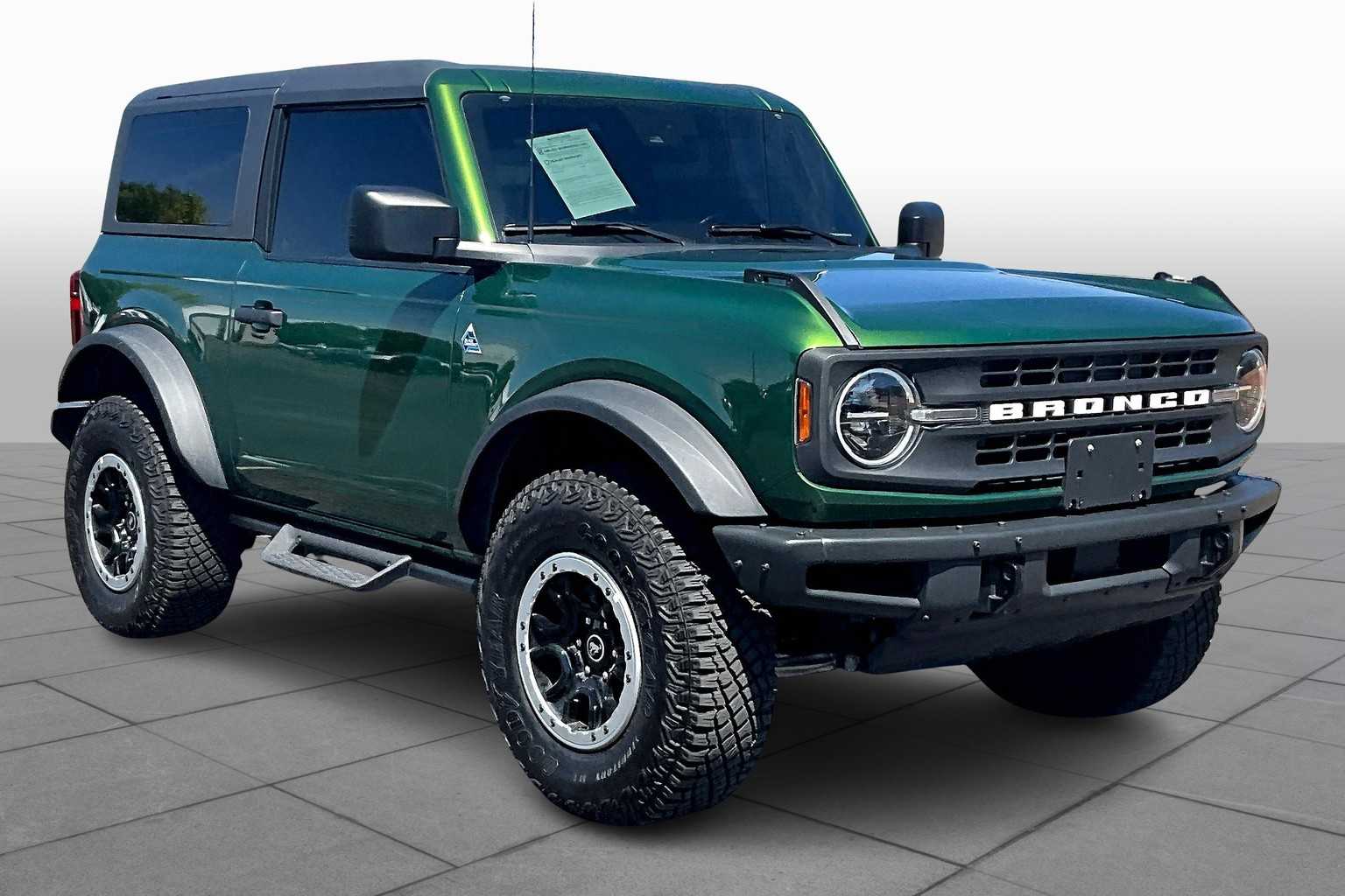 2023 Ford Bronco Black Diamond photo 2