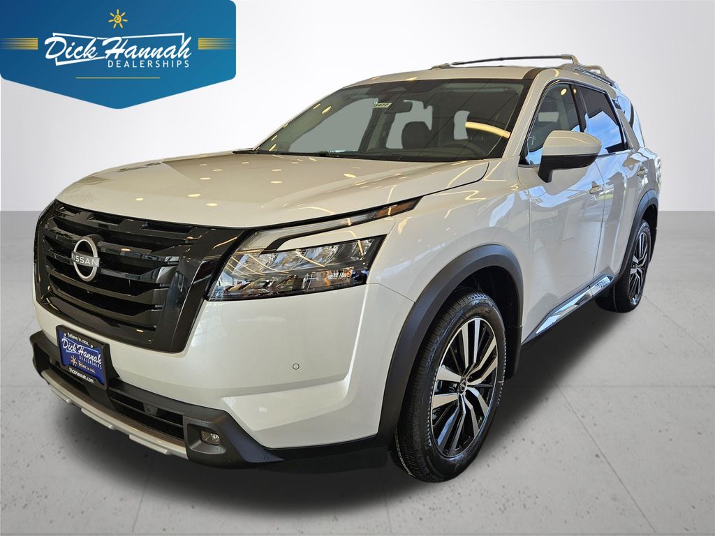 2025 Nissan Pathfinder Platinum's photo