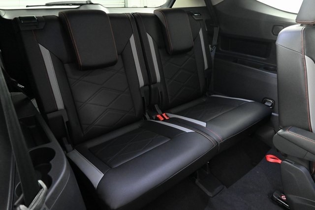 2025 Volkswagen Atlas Peak Edition SE photo 9
