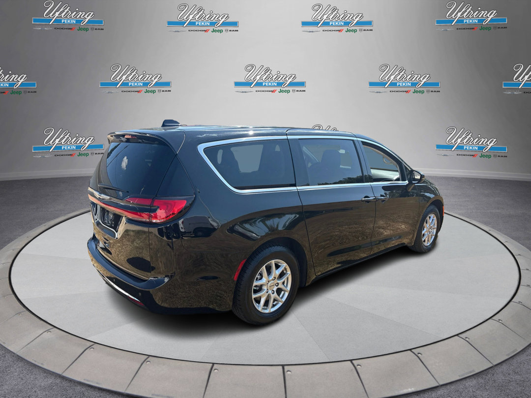2024 Chrysler Pacifica Touring L photo 2