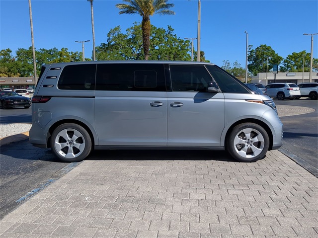 2025 Volkswagen ID. Buzz Pro S photo 3