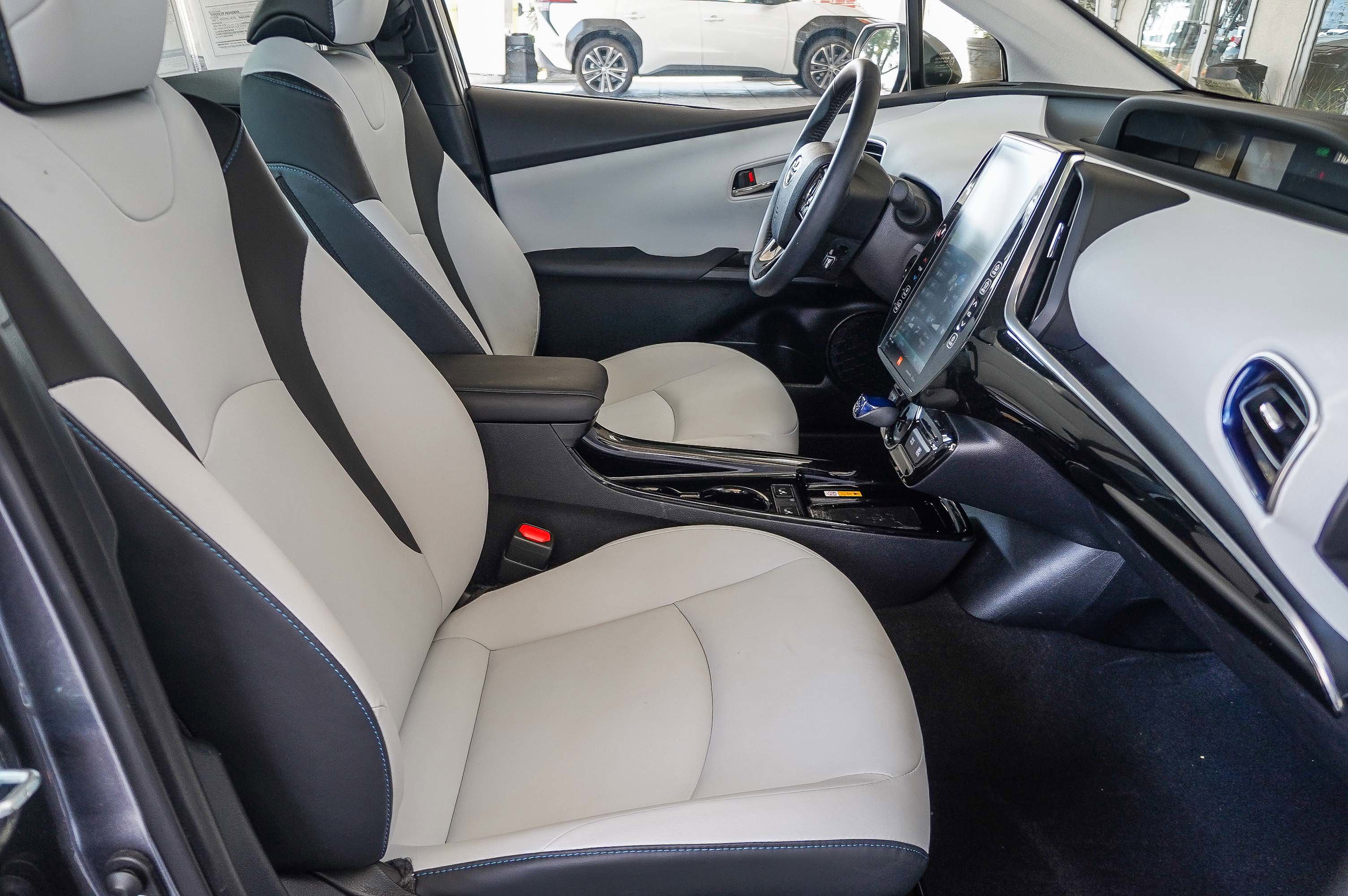 2022 Toyota Prius Limited photo 16