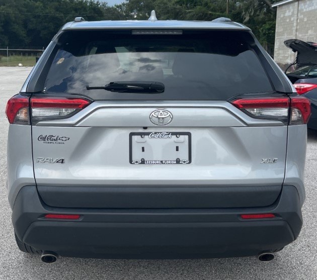 2021 Toyota RAV4 XLE Premium photo 4