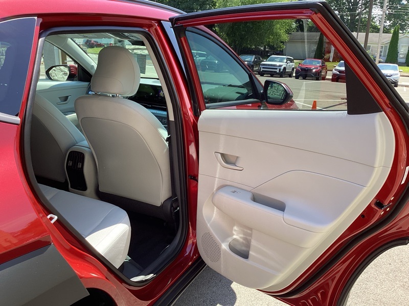 2025 Hyundai Kona SEL photo 12