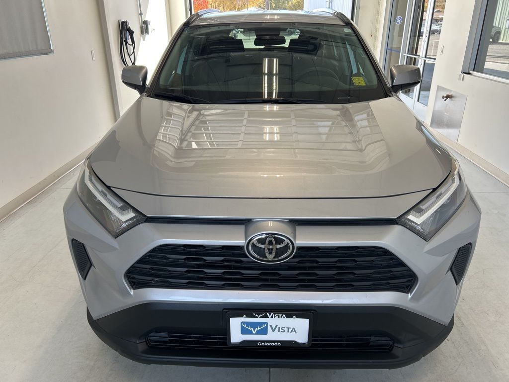 2025 Toyota RAV4 Hybrid XLE photo 2