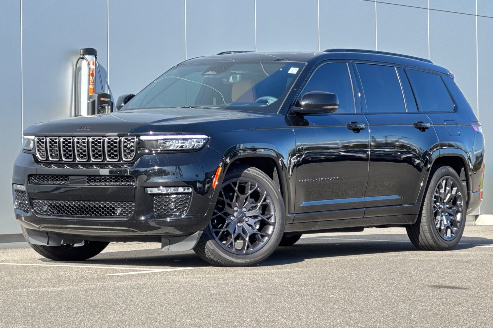 2023 Jeep Grand Cherokee L Summit's photo
