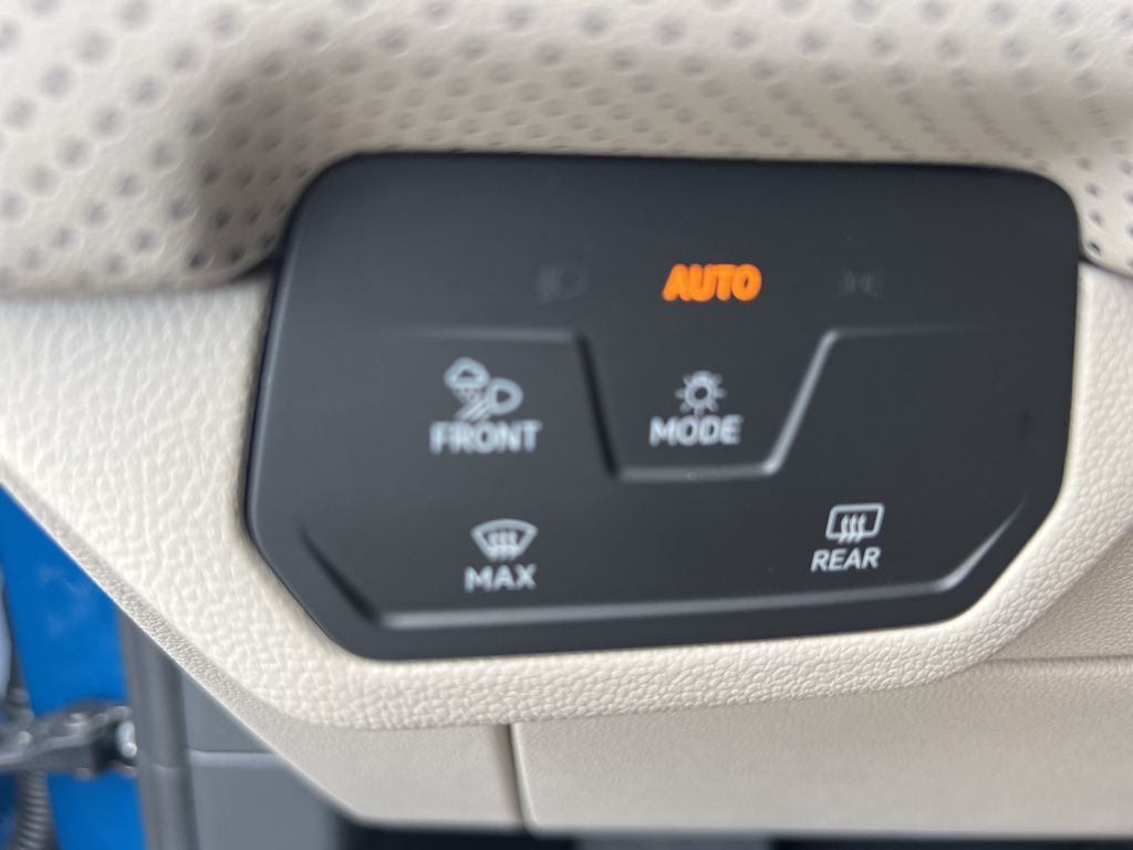 2026 Volkswagen Atlas SEL photo 23