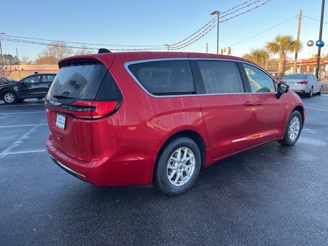 2025 Chrysler Pacifica photo 3