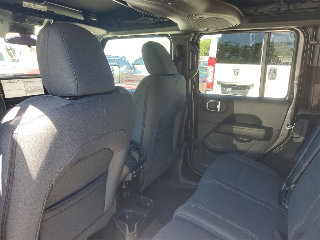 2024 Jeep Wrangler Sahara photo 22