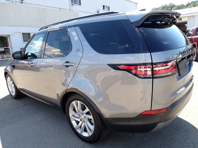 2020 Land Rover Discovery HSE photo 3