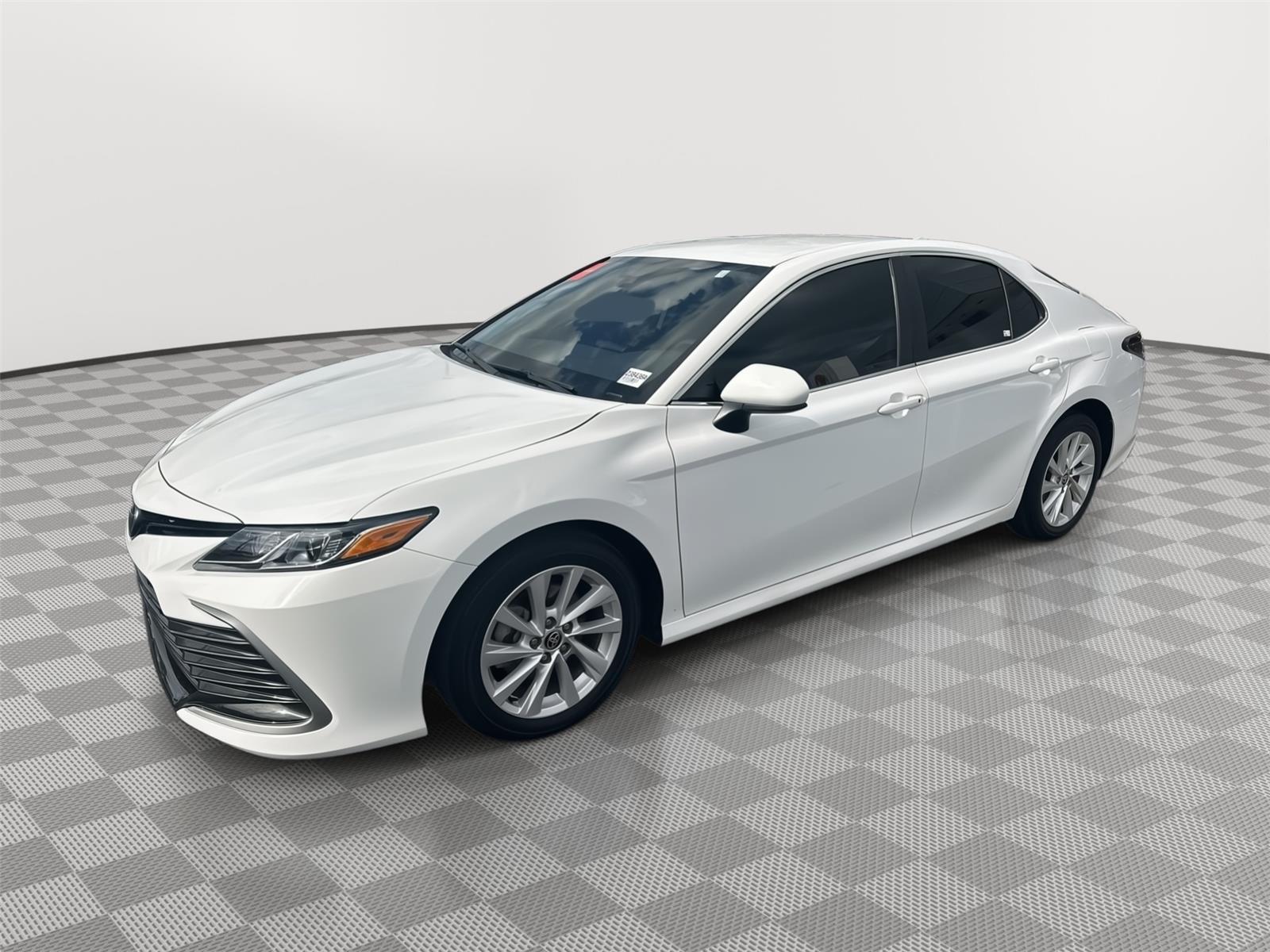 2024 Toyota Camry LE's photo