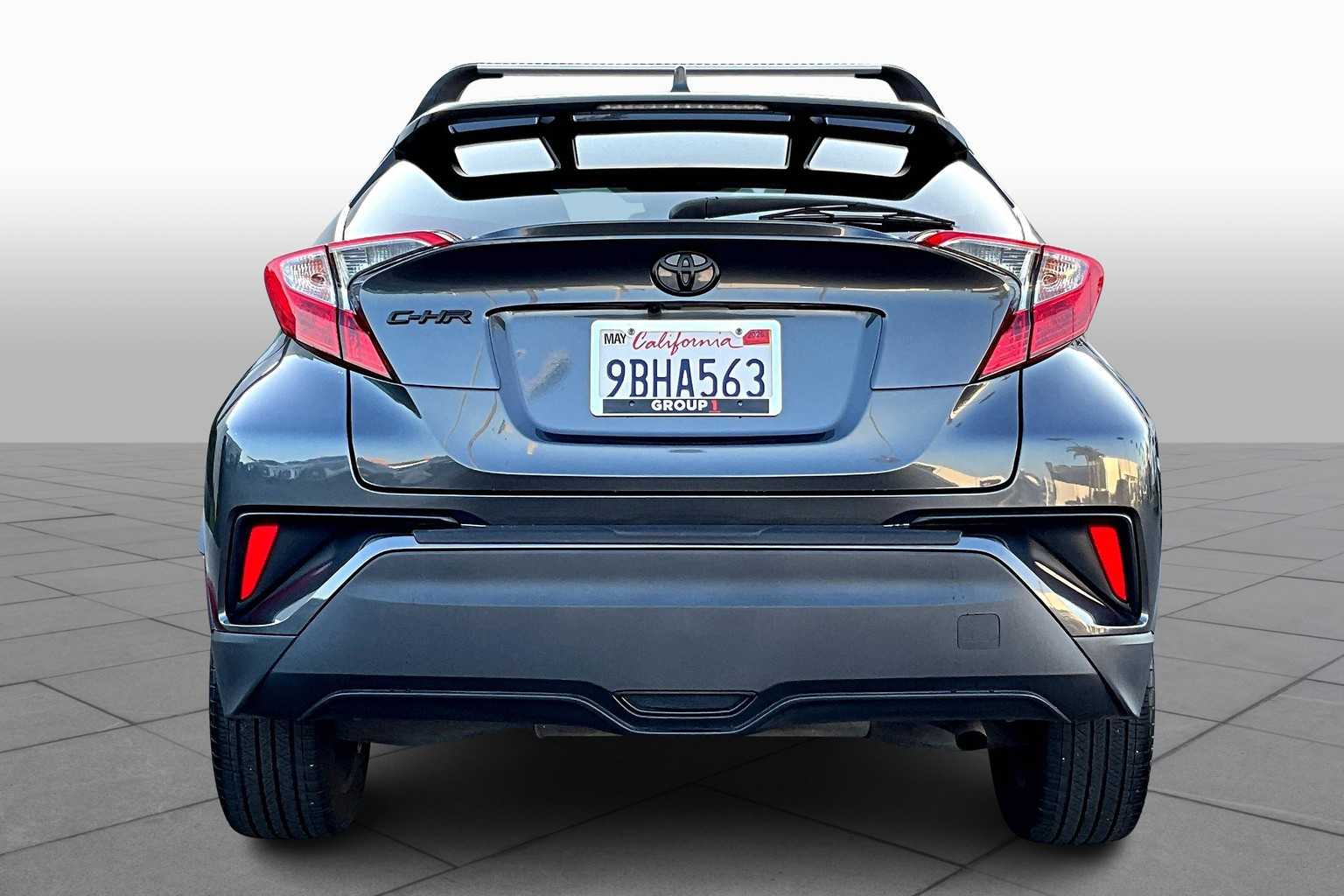 2022 Toyota C-HR XLE photo 4
