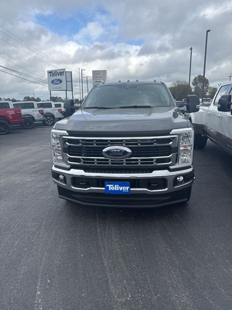 2026 Ford F-350 XLT photo 2