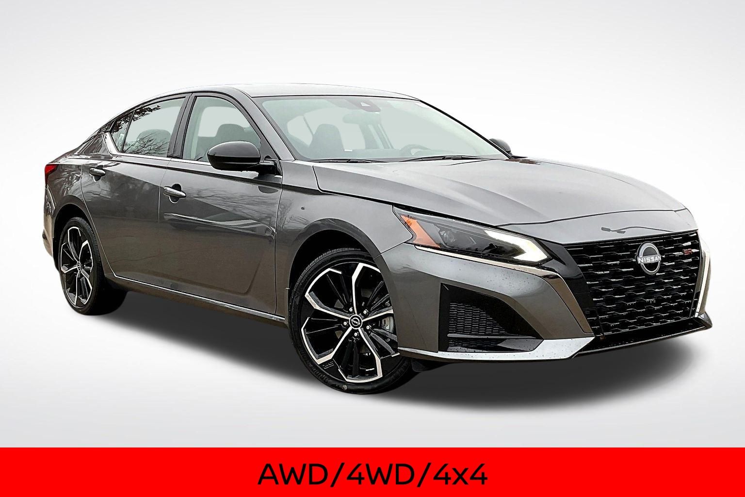 2025 Nissan Altima SR photo 2