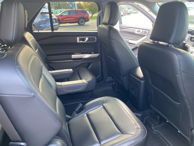 2023 Ford Explorer XLT photo 29