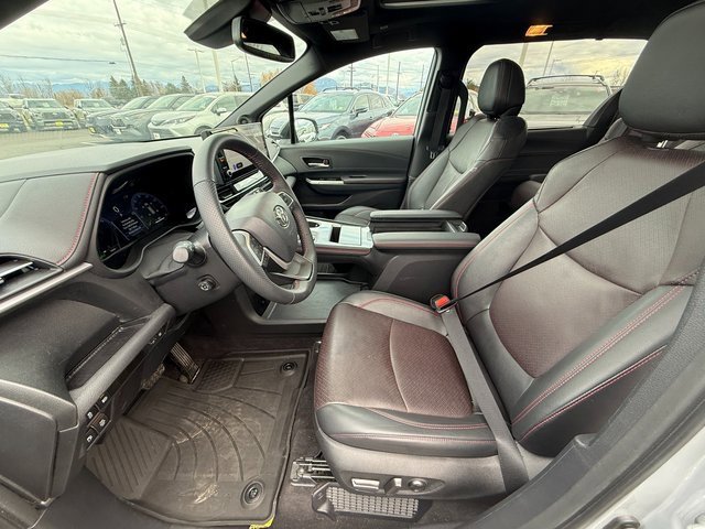 2025 Toyota Sienna XSE photo 4