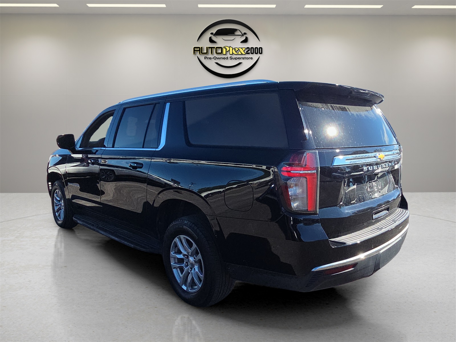 2021 Chevrolet Suburban LS photo 4