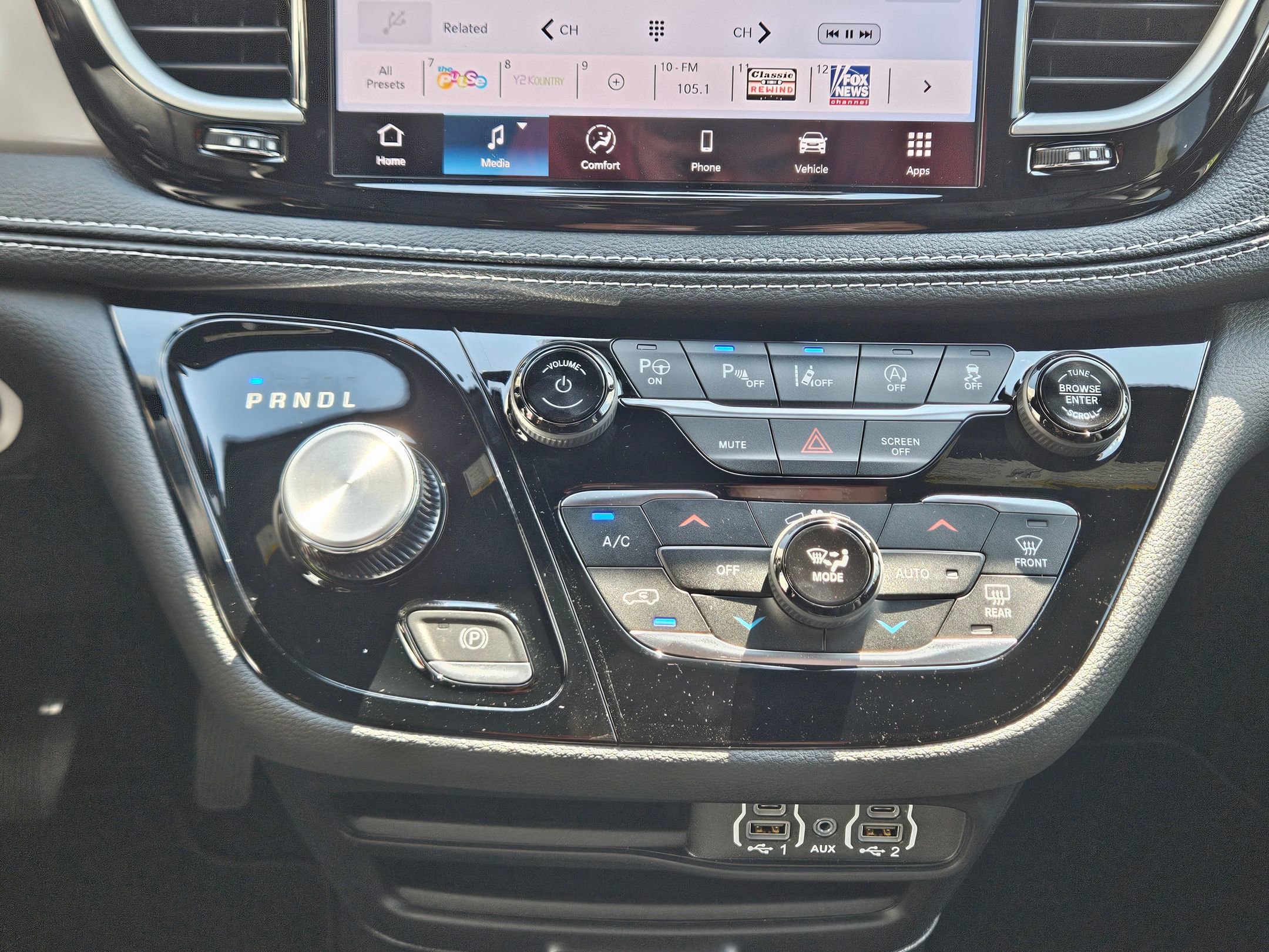 2025 Chrysler Pacifica photo 11