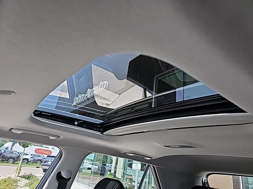 2025 Hyundai Venue SEL photo 19