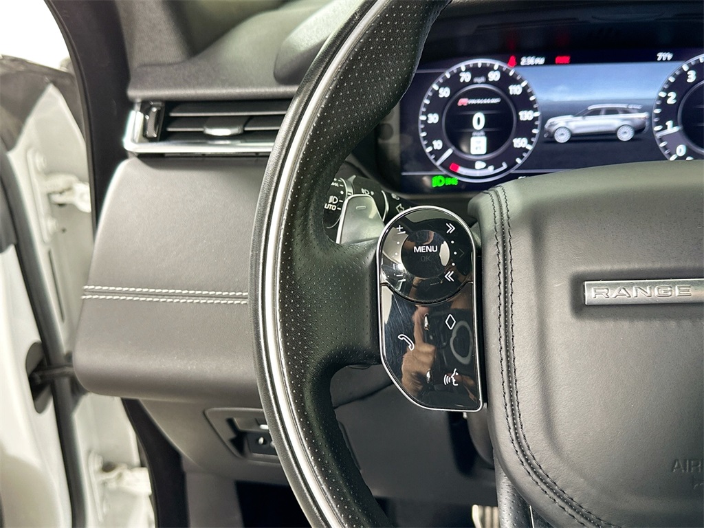 Used 2018 Fuji White Land Rover SE R-Dynamic image 13