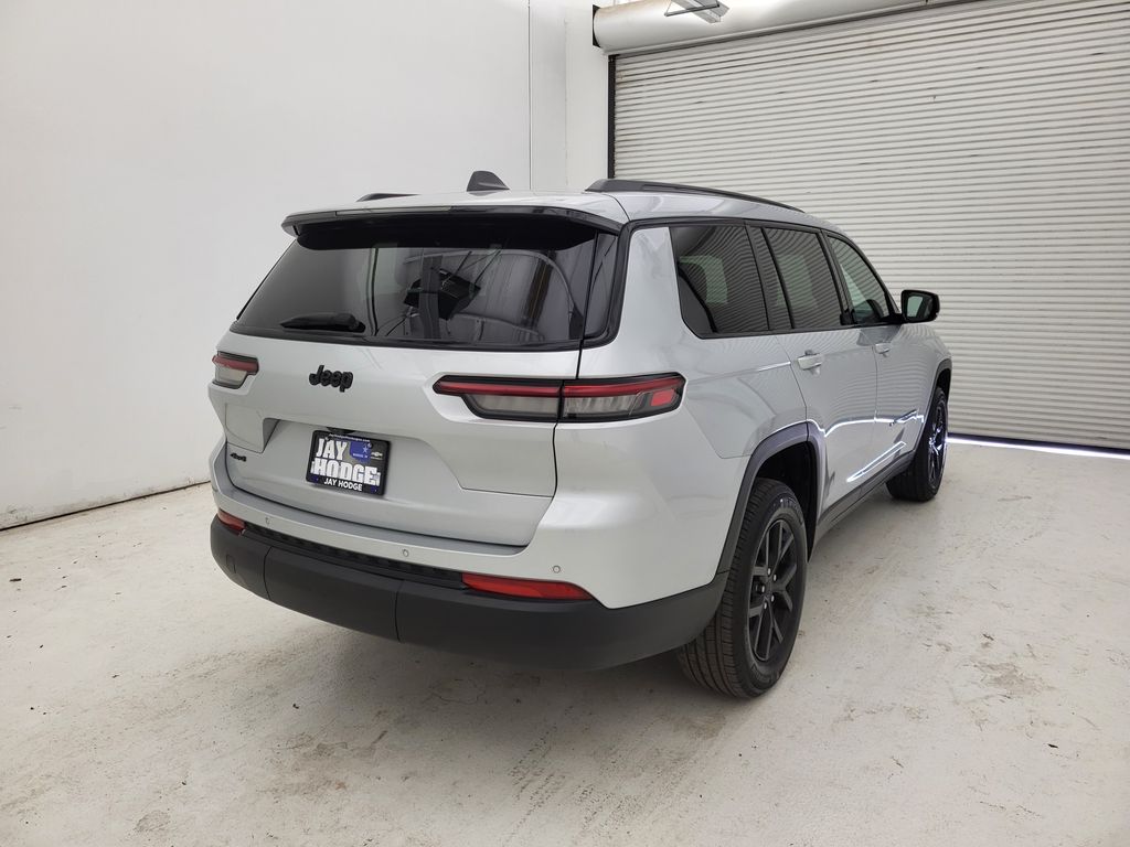 2024 Jeep Grand Cherokee Altitude photo 2
