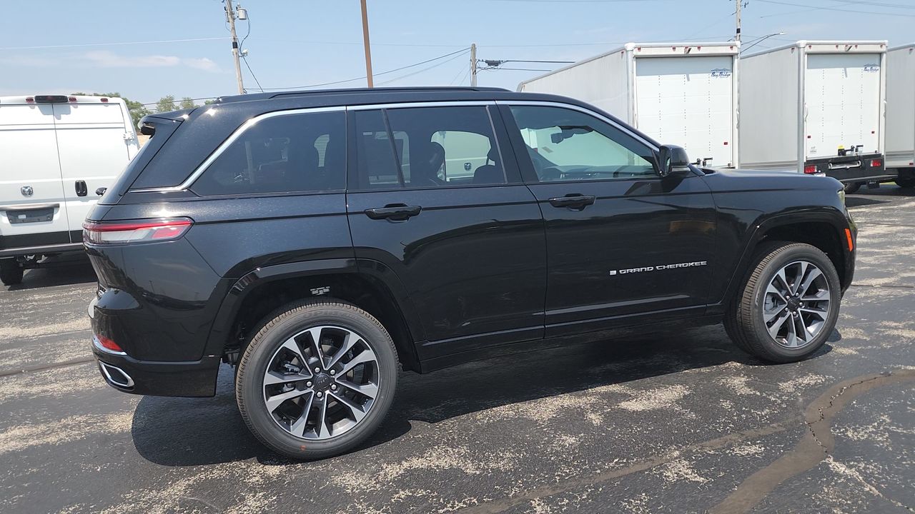 2025 Jeep Grand Cherokee Overland photo 9