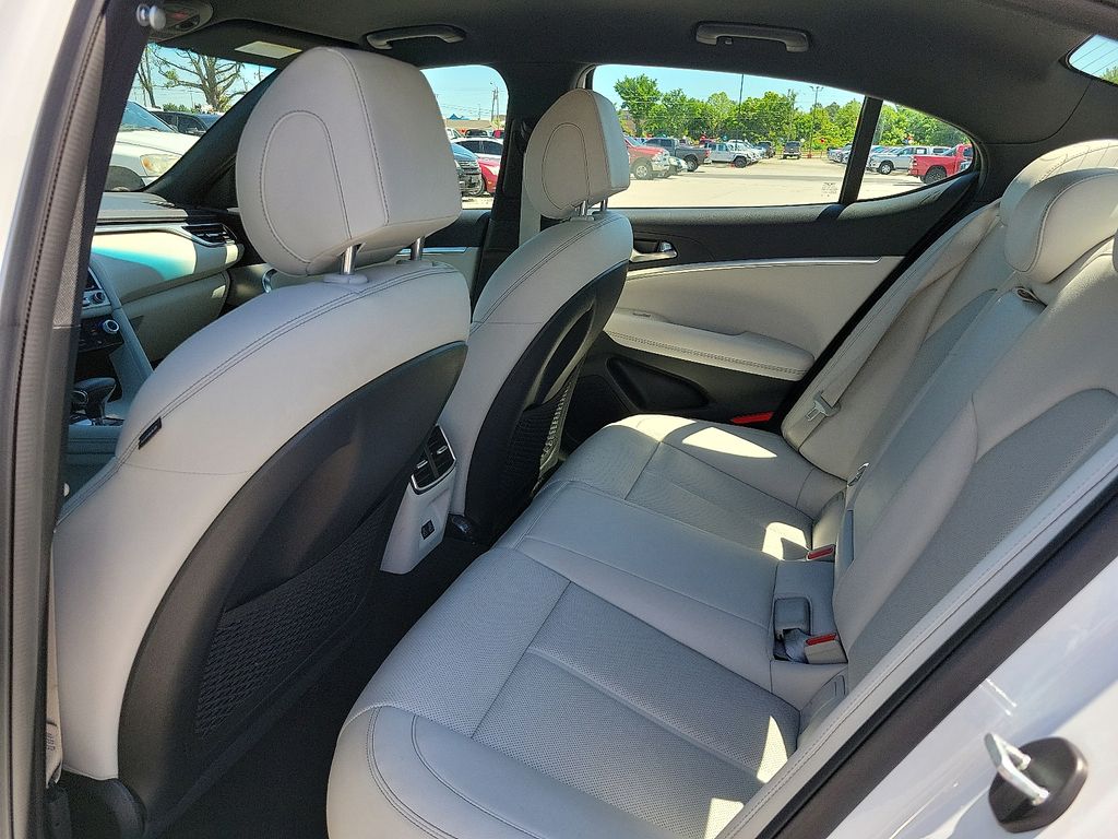 2024 Genesis G70 2.5T photo 9