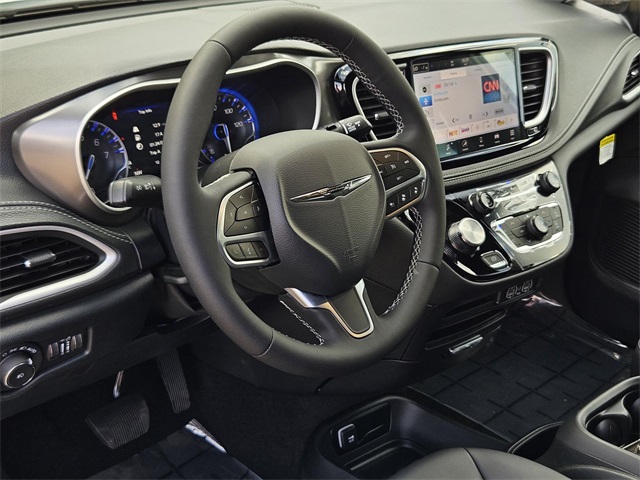 2025 Chrysler Pacifica photo 9