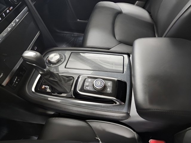 2022 Nissan Armada SV photo 23