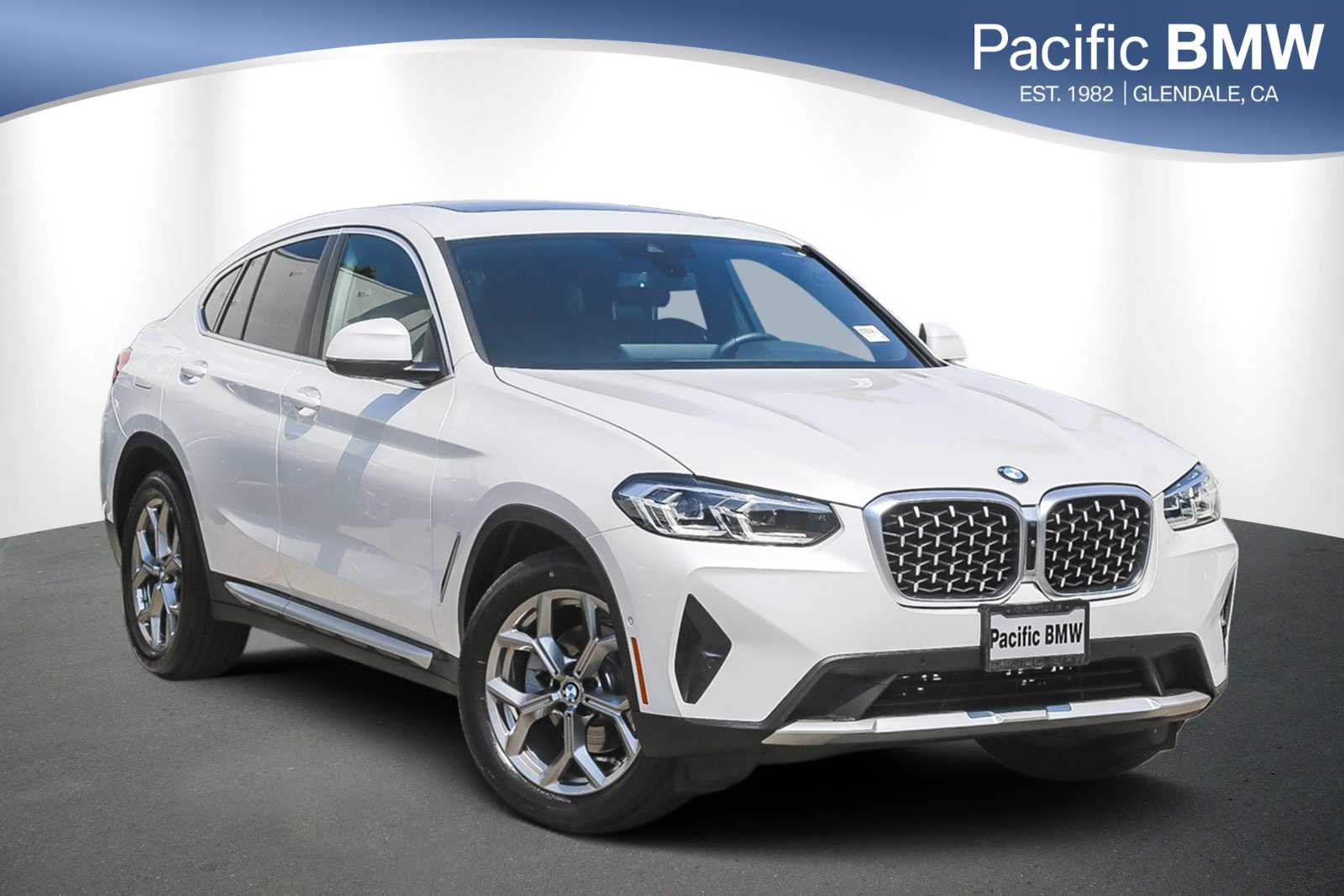 2023 BMW X4 30i's photo