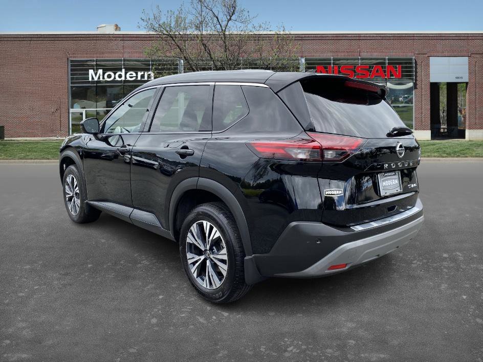 2021 Nissan Rogue SV photo 2