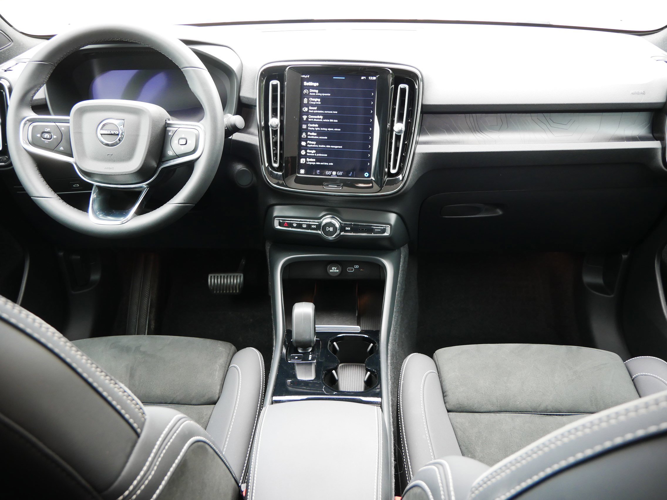 2023 Volvo C40 Recharge Ultimate photo 14