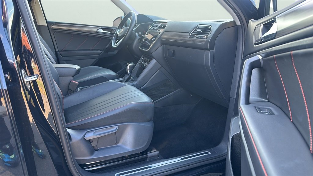 2024 Volkswagen Tiguan Wolfsburg Edition photo 12