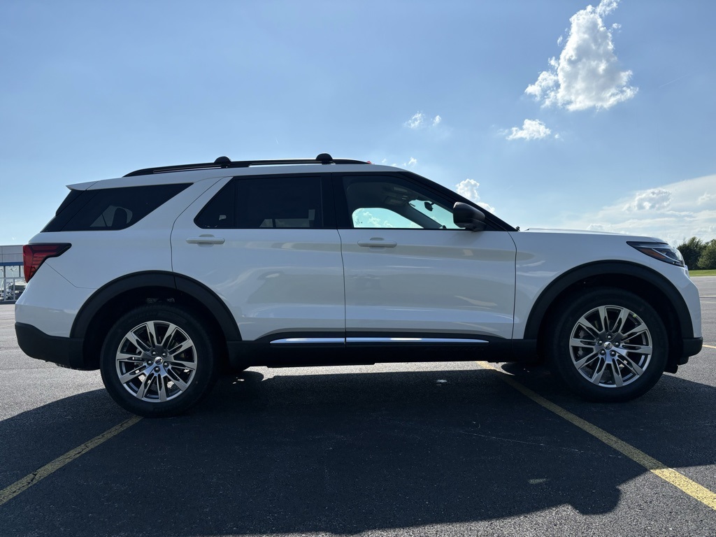 2025 Ford Explorer photo 4