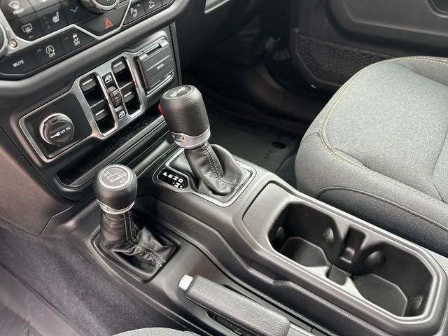 2024 Jeep Wrangler Sahara photo 23