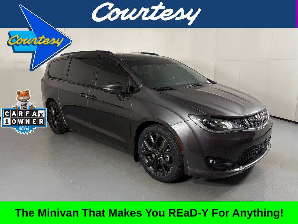 2020 Chrysler Pacifica Limited's photo